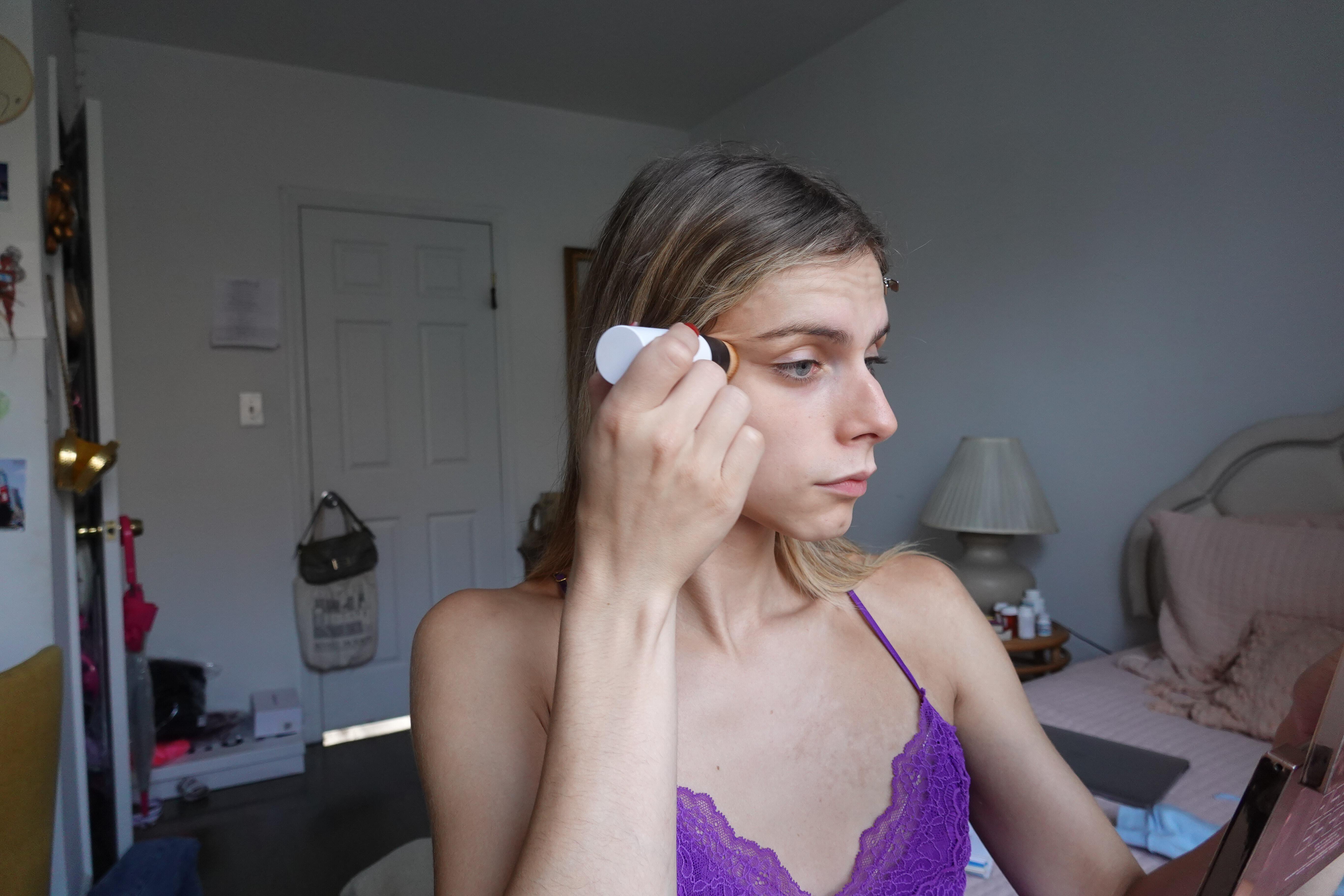 trans girl contouring